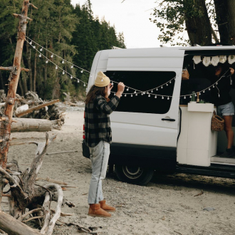 Diferencias entre una autocaravana y una furgoneta camper: ¿qué vehículo debo elegir?